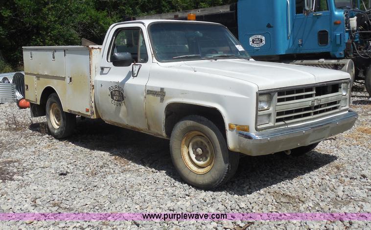 image for item H9753 1987 Chevrolet Custom Deluxe utility truck