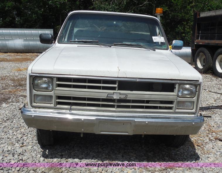 image for item H9753 1987 Chevrolet Custom Deluxe utility truck
