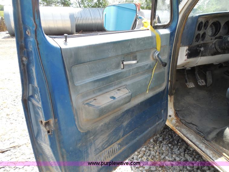 image for item H9753 1987 Chevrolet Custom Deluxe utility truck