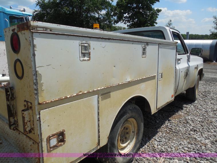 image for item H9753 1987 Chevrolet Custom Deluxe utility truck