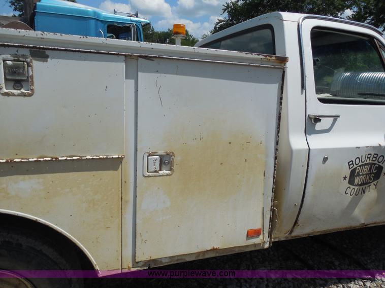 image for item H9753 1987 Chevrolet Custom Deluxe utility truck