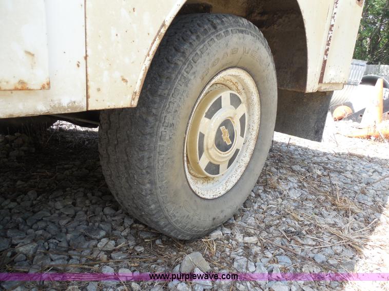 image for item H9753 1987 Chevrolet Custom Deluxe utility truck