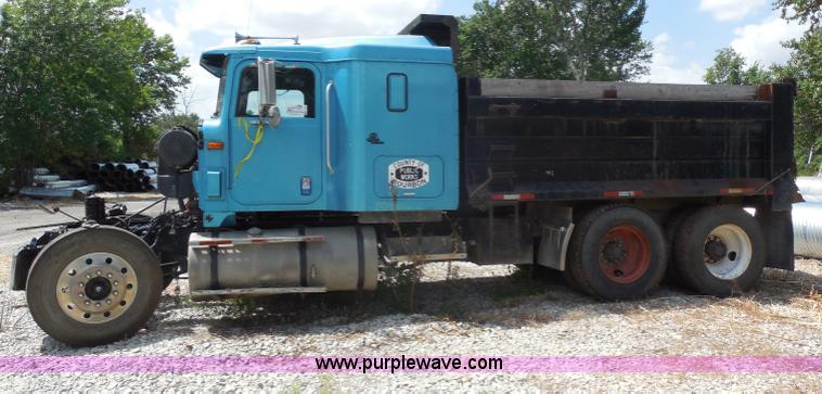 image for item H9754 1996 International 9300 dump truck