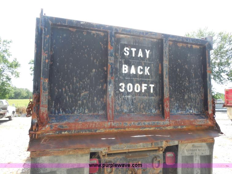 image for item H9754 1996 International 9300 dump truck