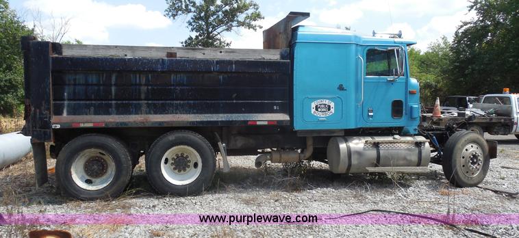 image for item H9754 1996 International 9300 dump truck