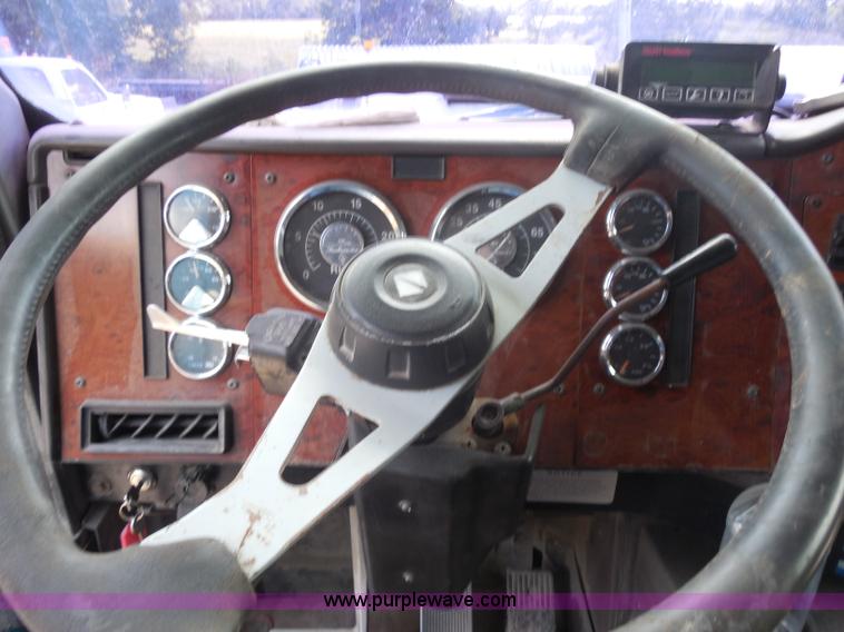 image for item H9754 1996 International 9300 dump truck