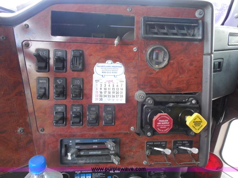 image for item H9754 1996 International 9300 dump truck