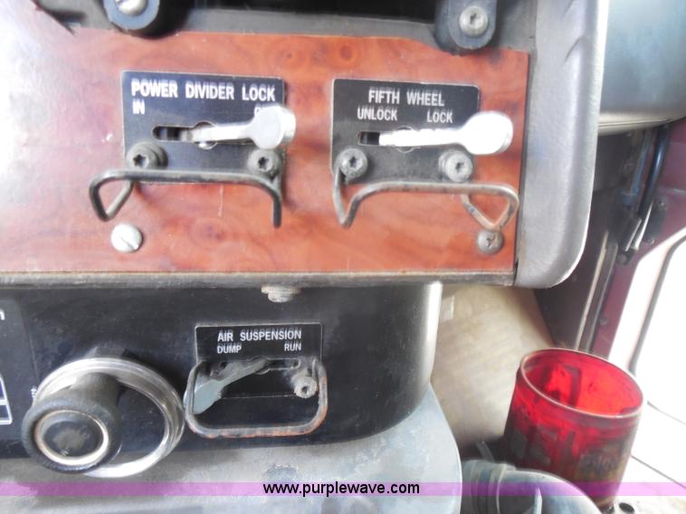 image for item H9754 1996 International 9300 dump truck