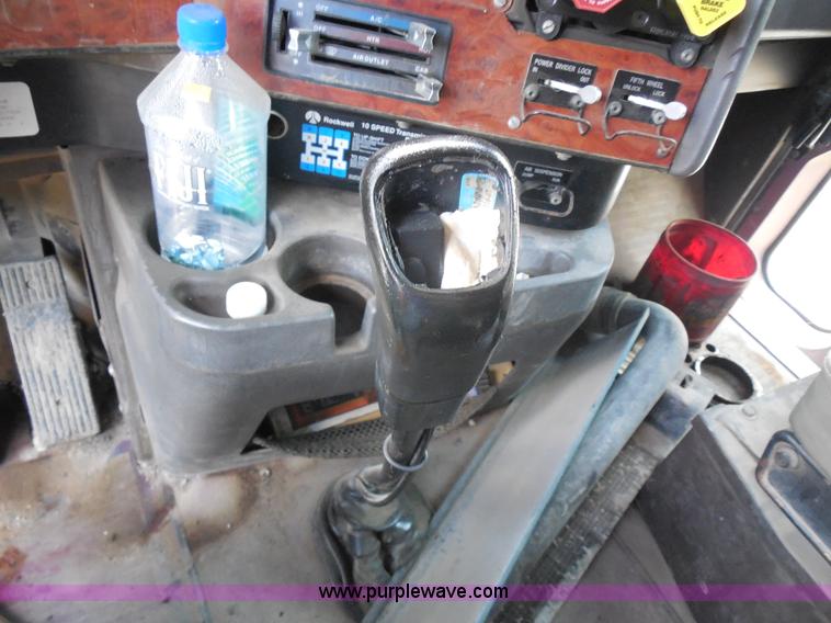 image for item H9754 1996 International 9300 dump truck