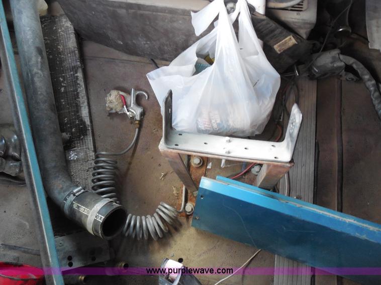 image for item H9754 1996 International 9300 dump truck