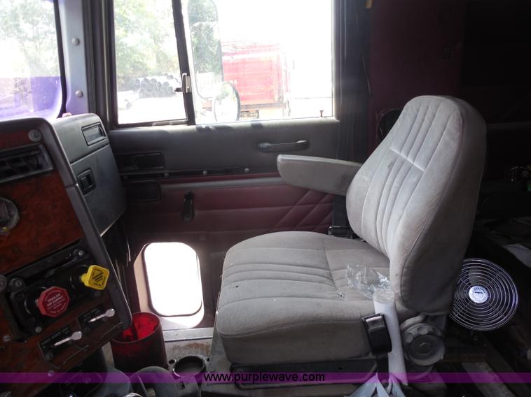 image for item H9754 1996 International 9300 dump truck