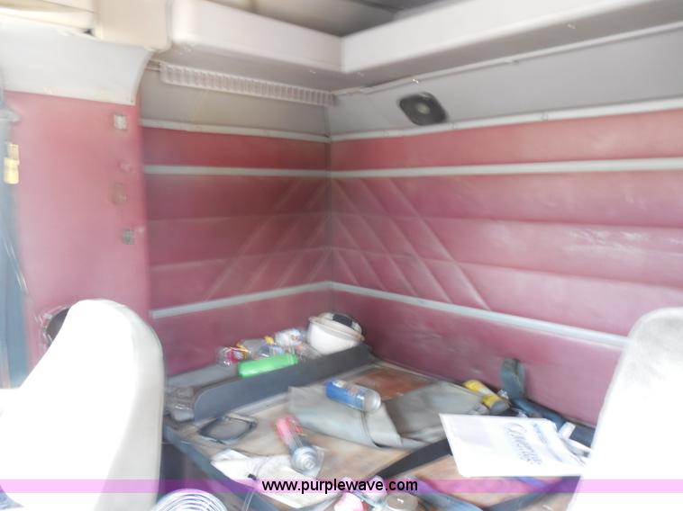 image for item H9754 1996 International 9300 dump truck