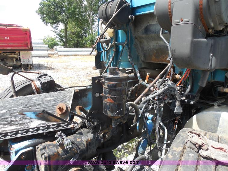 image for item H9754 1996 International 9300 dump truck