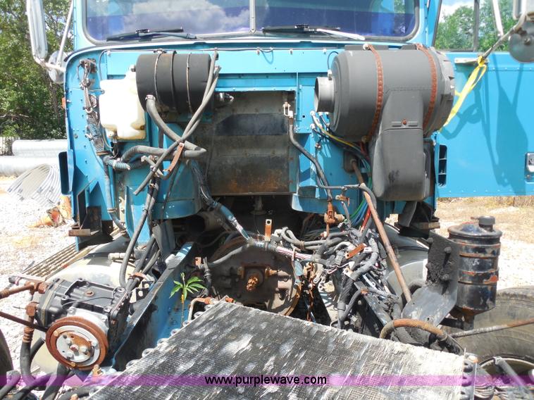 image for item H9754 1996 International 9300 dump truck