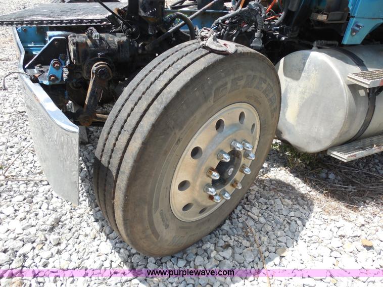 image for item H9754 1996 International 9300 dump truck