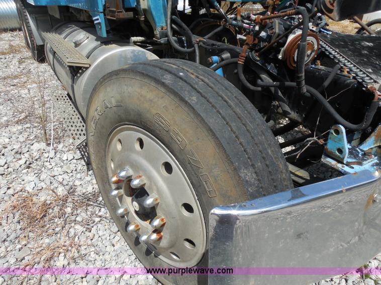 image for item H9754 1996 International 9300 dump truck