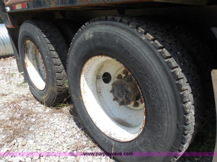 image for item H9754 1996 International 9300 dump truck