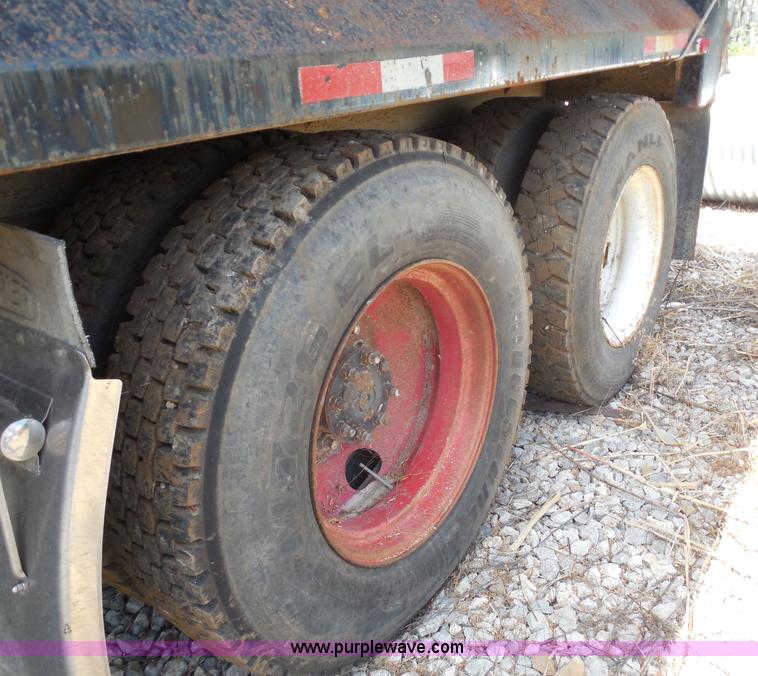 image for item H9754 1996 International 9300 dump truck