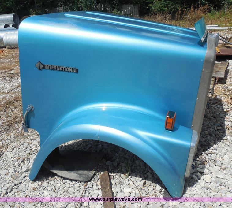 image for item H9754 1996 International 9300 dump truck