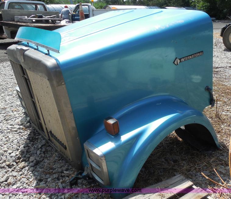 image for item H9754 1996 International 9300 dump truck