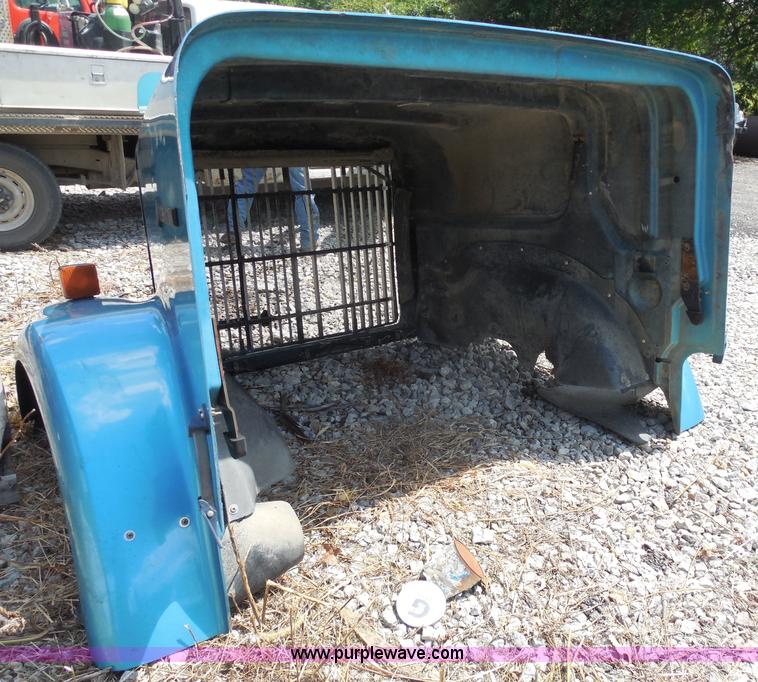 image for item H9754 1996 International 9300 dump truck