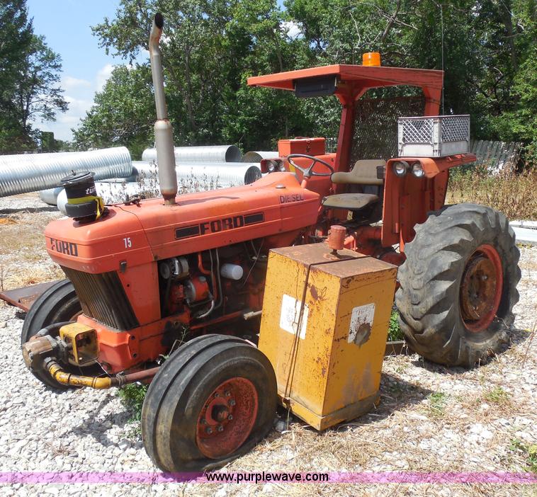 image for item H9756 1983 Ford 5610 tractor