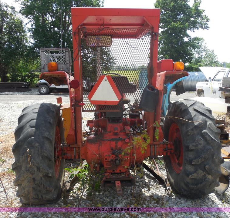 image for item H9756 1983 Ford 5610 tractor