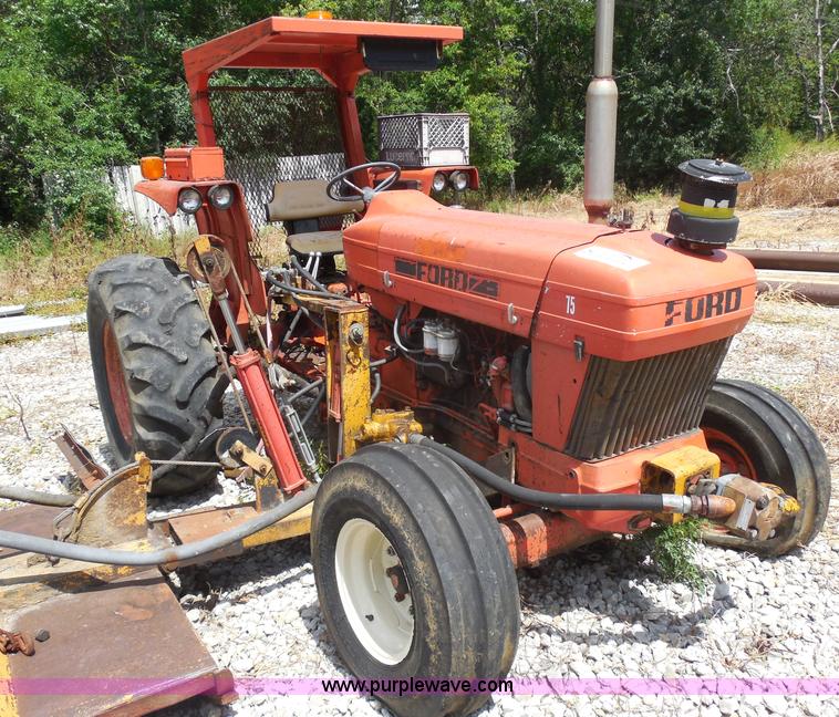 image for item H9756 1983 Ford 5610 tractor