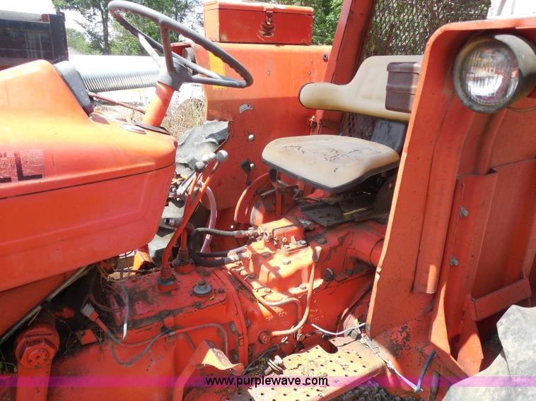 image for item H9756 1983 Ford 5610 tractor