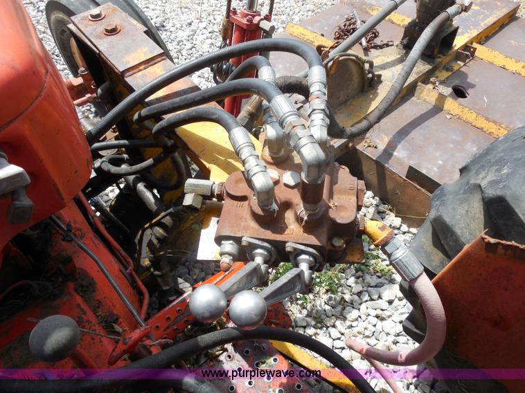 image for item H9756 1983 Ford 5610 tractor