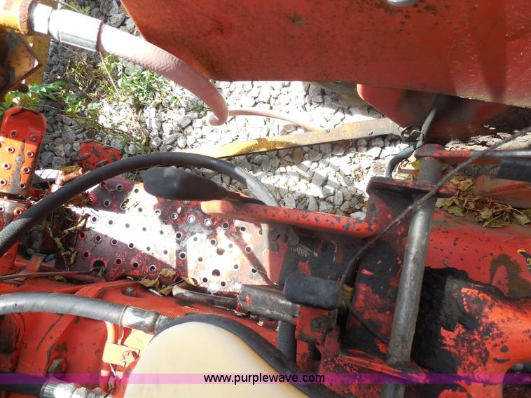 image for item H9756 1983 Ford 5610 tractor