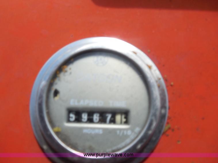 image for item H9756 1983 Ford 5610 tractor