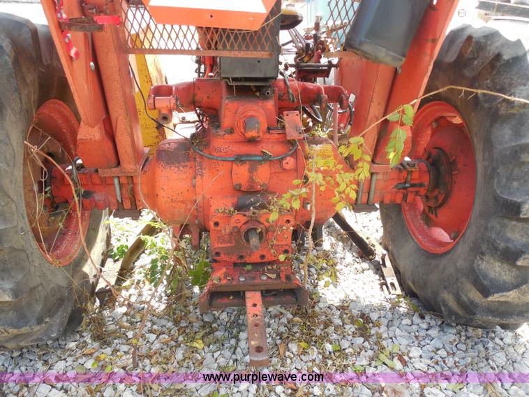 image for item H9756 1983 Ford 5610 tractor