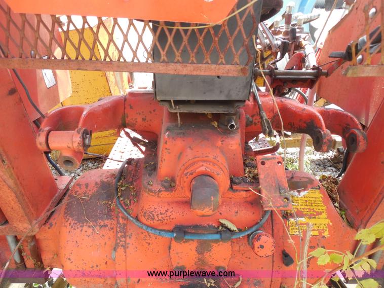 image for item H9756 1983 Ford 5610 tractor