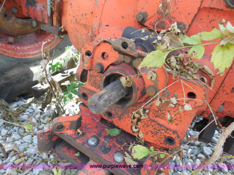 image for item H9756 1983 Ford 5610 tractor