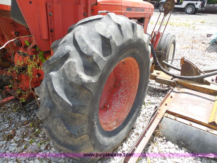 image for item H9756 1983 Ford 5610 tractor