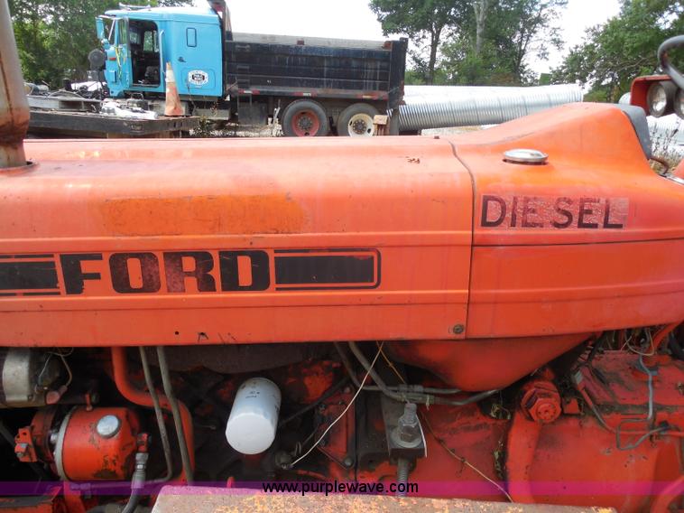 image for item H9756 1983 Ford 5610 tractor
