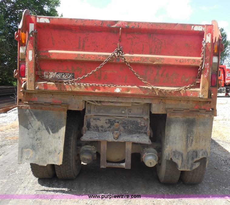 image for item H9757 1989 Ford LNT8000 dump truck