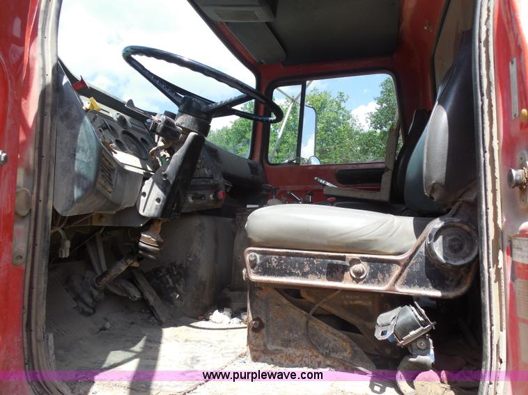 image for item H9757 1989 Ford LNT8000 dump truck