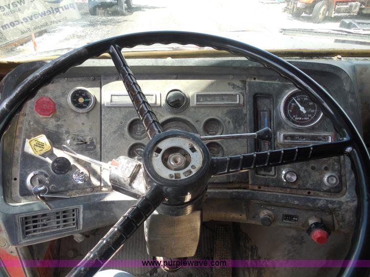 image for item H9757 1989 Ford LNT8000 dump truck