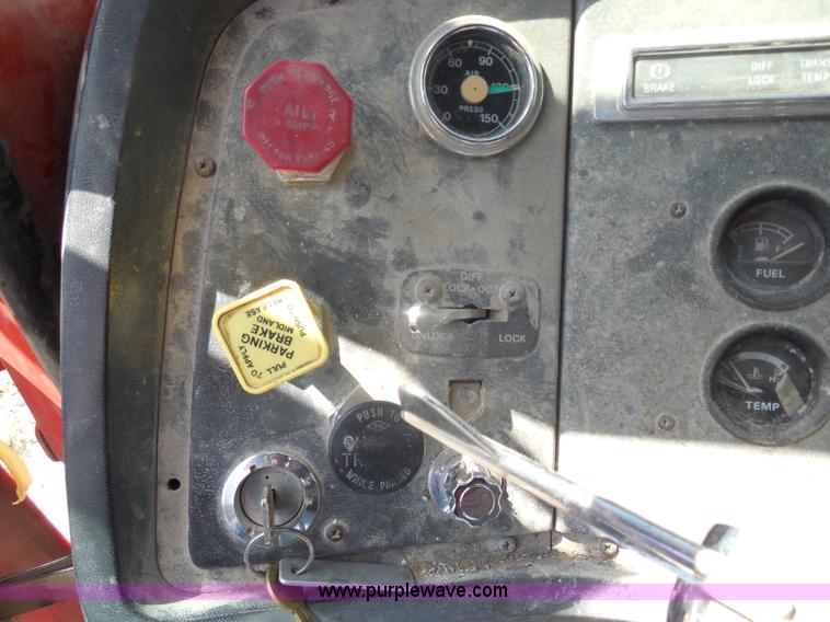 image for item H9757 1989 Ford LNT8000 dump truck