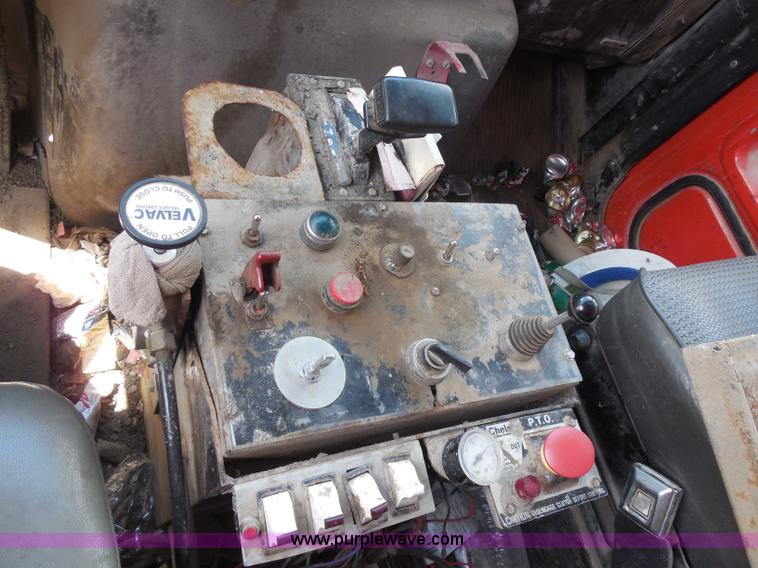 image for item H9757 1989 Ford LNT8000 dump truck