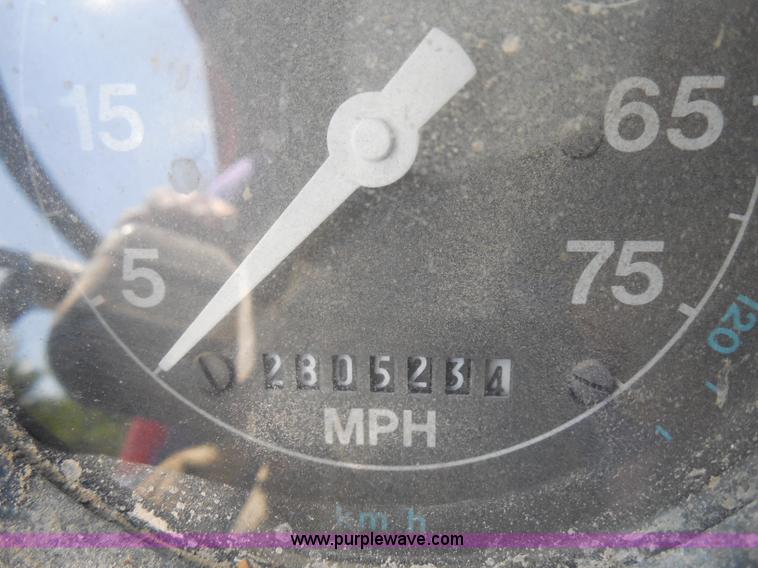 image for item H9757 1989 Ford LNT8000 dump truck