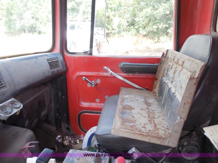 image for item H9757 1989 Ford LNT8000 dump truck