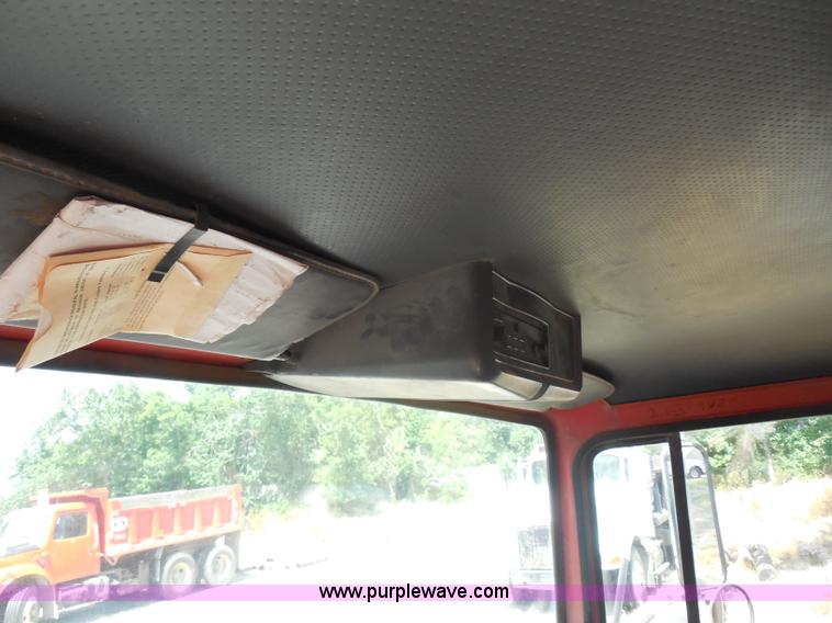 image for item H9757 1989 Ford LNT8000 dump truck