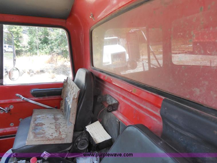 image for item H9757 1989 Ford LNT8000 dump truck