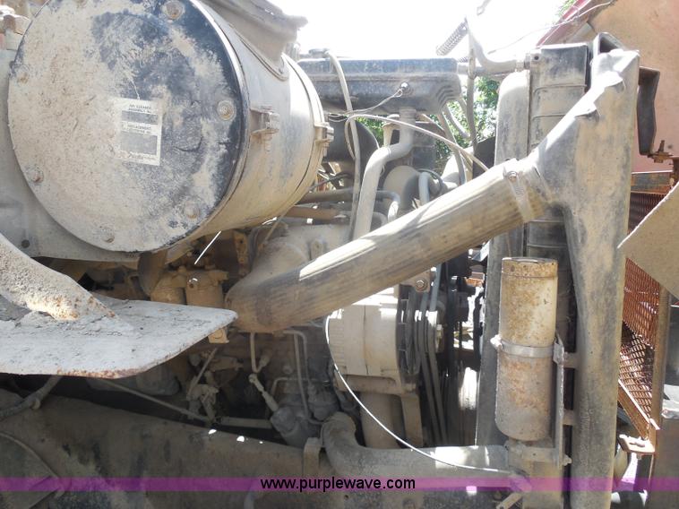 image for item H9757 1989 Ford LNT8000 dump truck