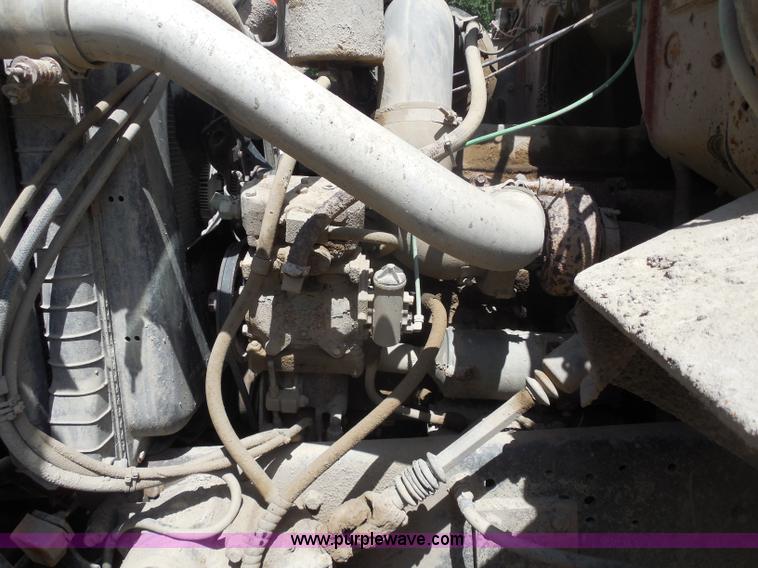 image for item H9757 1989 Ford LNT8000 dump truck