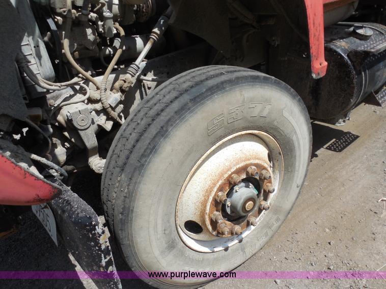 image for item H9757 1989 Ford LNT8000 dump truck