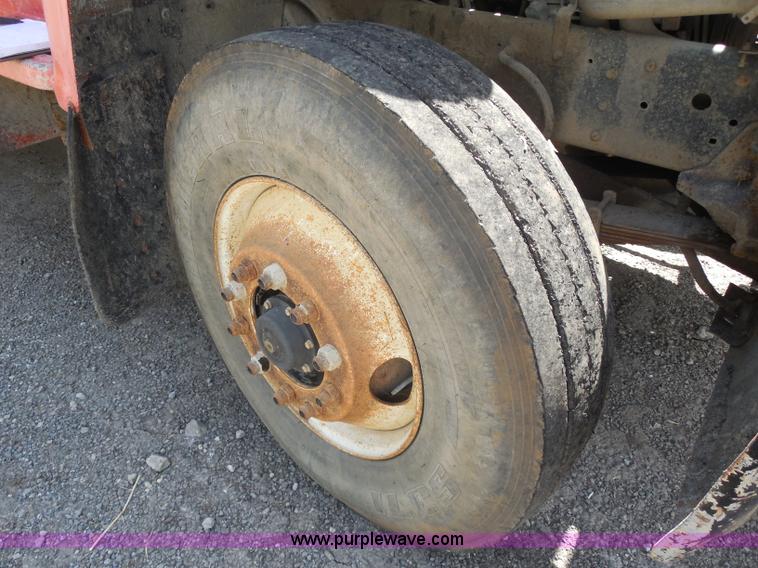 image for item H9757 1989 Ford LNT8000 dump truck